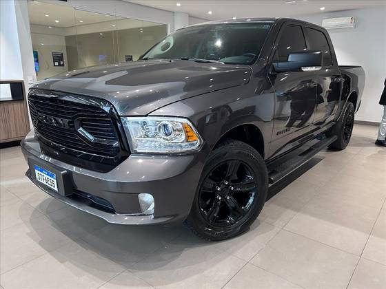 RAM CLASSIC 5.7 V8 GASOLINA LARAMIE NIGHT EDITION CD 4X4 AUTOMÁTICO